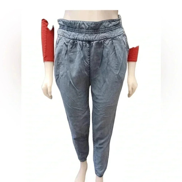 Wilfred Aritzia Lightweight Light Wash Paper Bag Waist Pants Size 4 - Picture 3 of 13